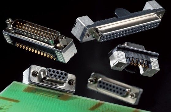 Obr. 7 D-sub SMT konektor. Robustní boční panely zlepšují mechanické vlastnosti, např. pevnost proti vytržení kabelem.